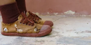 tambal sepatu robek